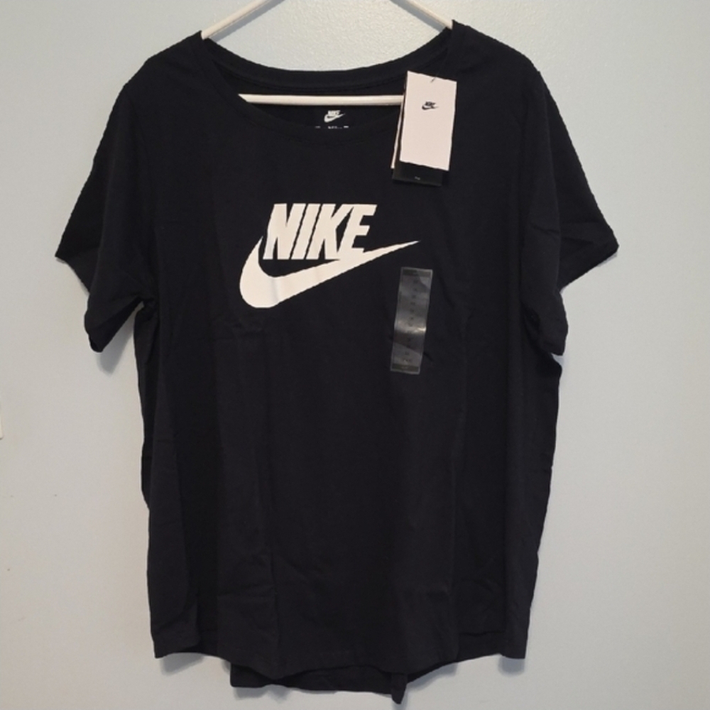 Nike Women's Black Short Sleeve Tee